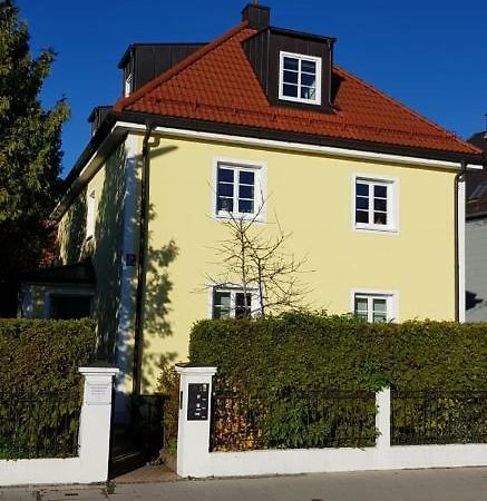 Helle Und Ruhige Dachgeschosswohnung Munich Luaran gambar