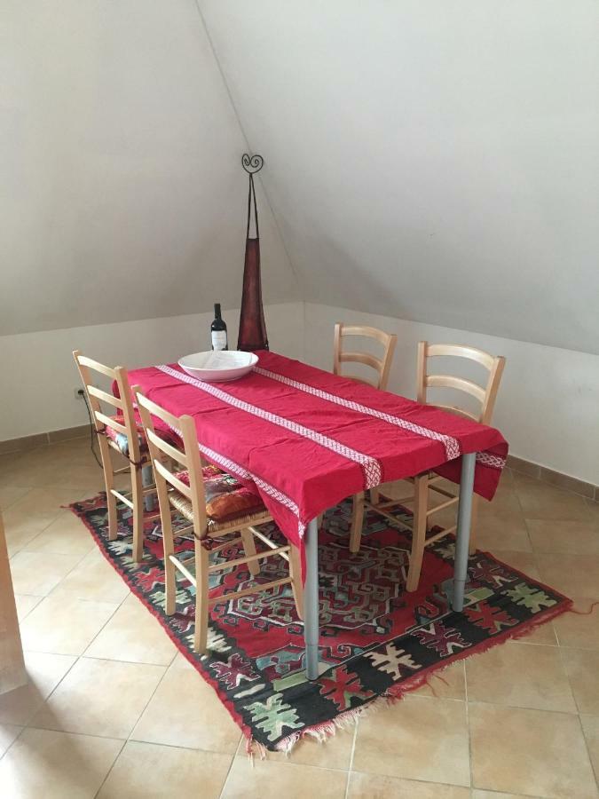 Helle Und Ruhige Dachgeschosswohnung Munich Luaran gambar