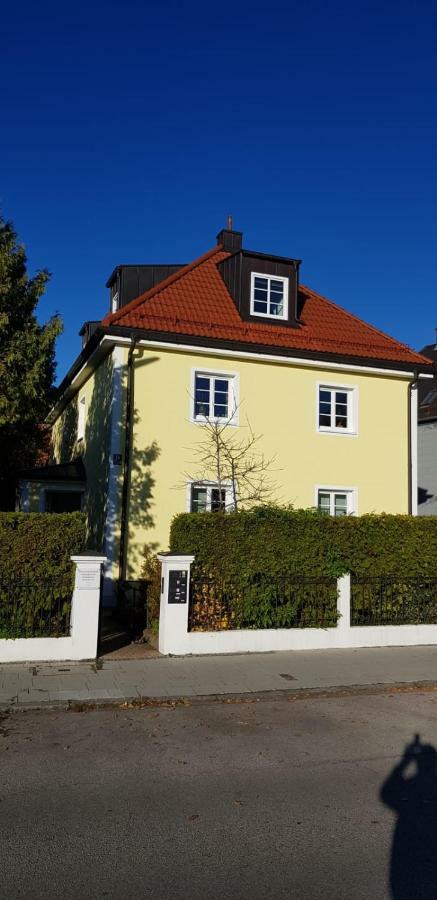 Helle Und Ruhige Dachgeschosswohnung Munich Luaran gambar